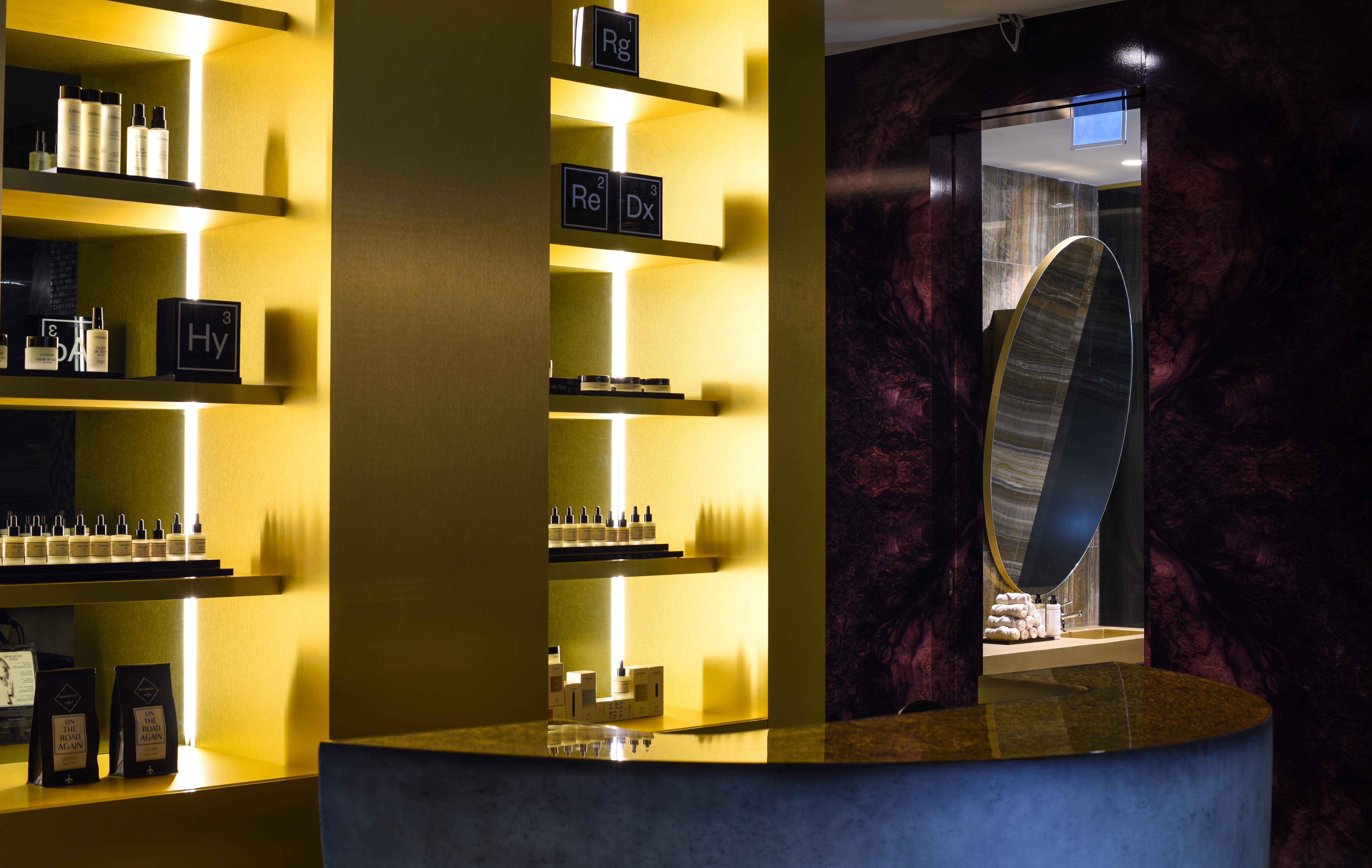 Vila Foz Hotel & Spa - Member Of Design Hotels Порто Екстериор снимка The interior of the Tom Ford Beauty store in London