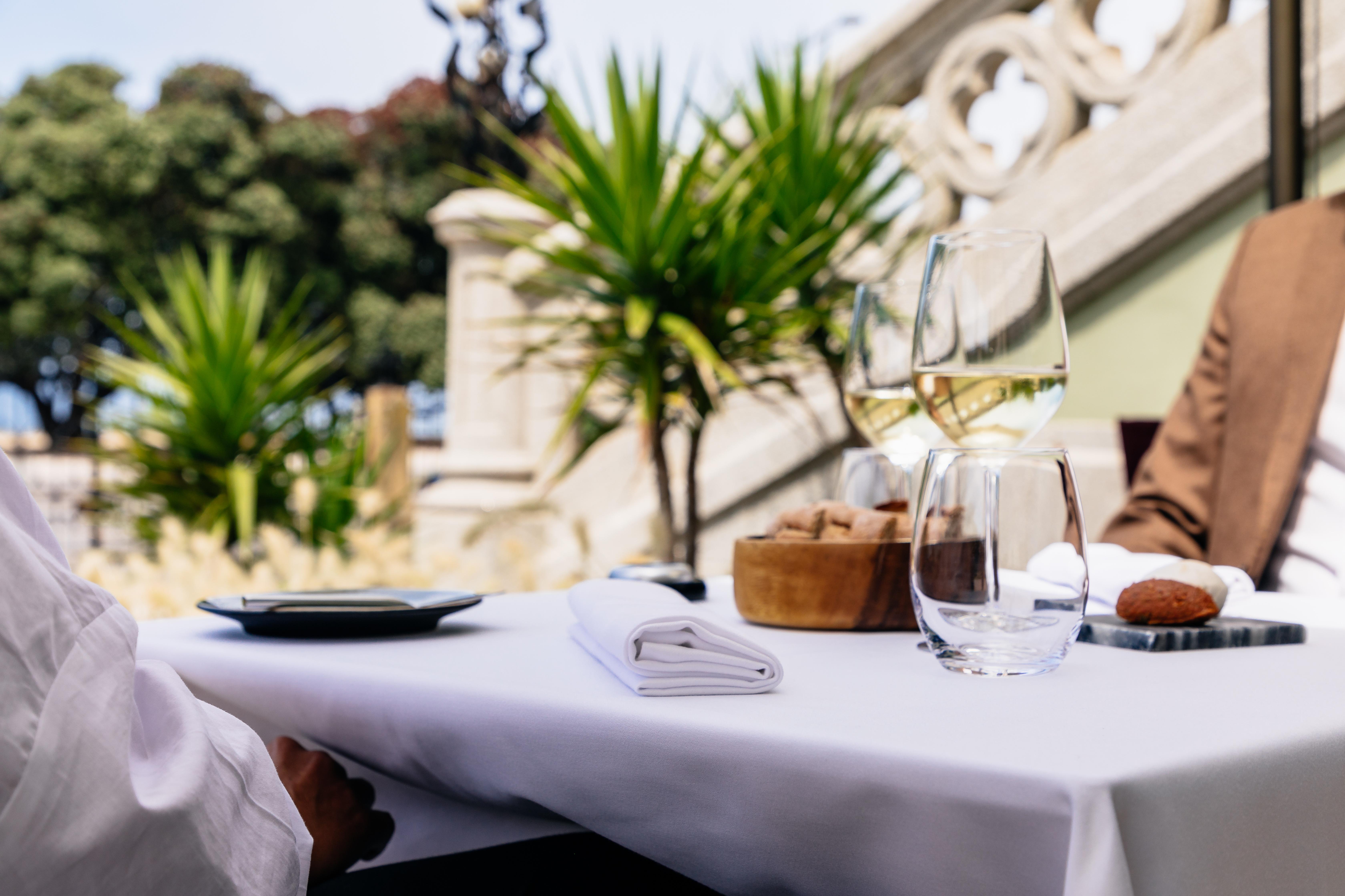 Vila Foz Hotel & Spa - Member Of Design Hotels Порто Екстериор снимка A table at the restaurant