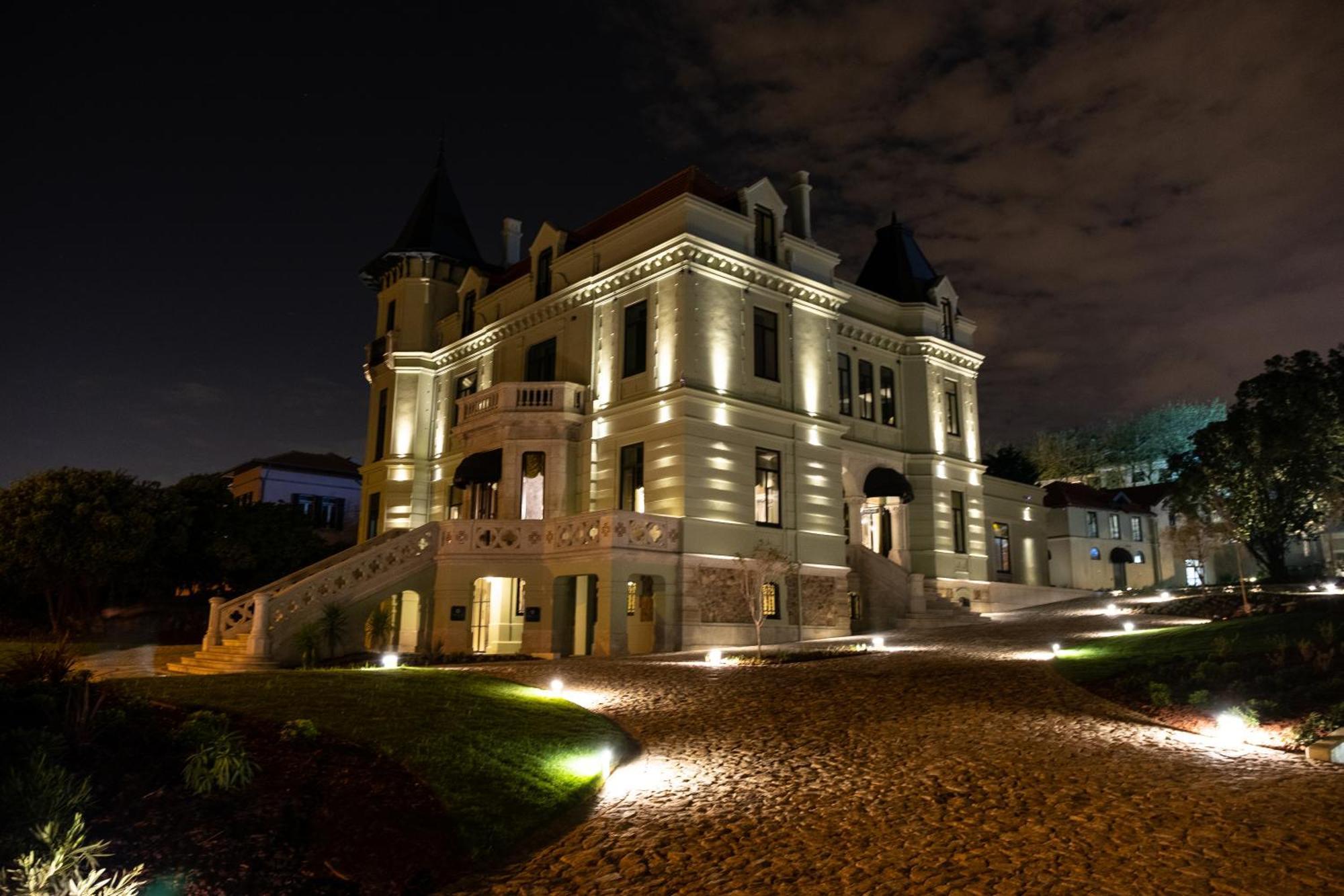 Vila Foz Hotel & Spa - Member Of Design Hotels Порто Екстериор снимка The palace at night