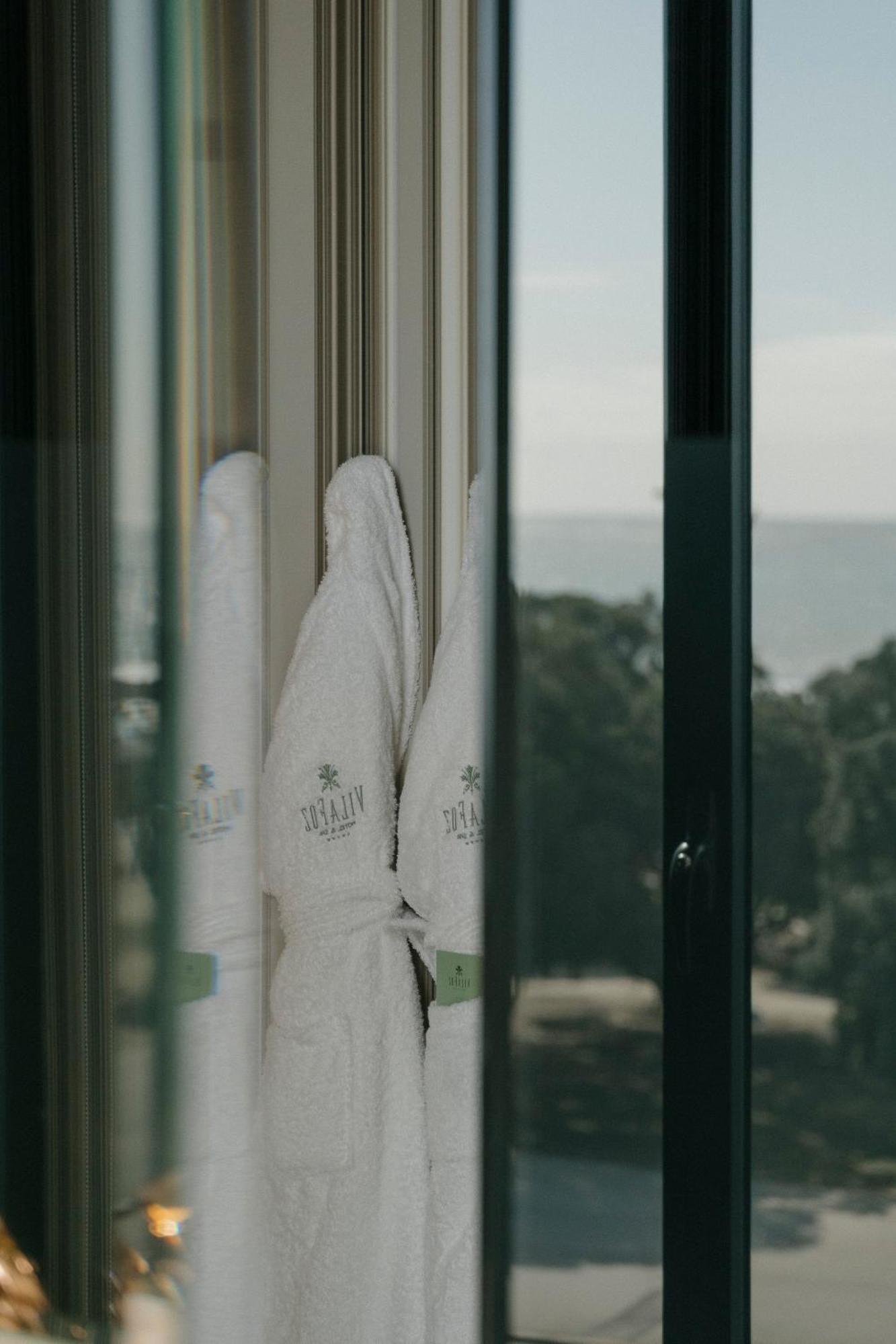 Vila Foz Hotel & Spa - Member Of Design Hotels Порто Екстериор снимка Towels in a hotel room